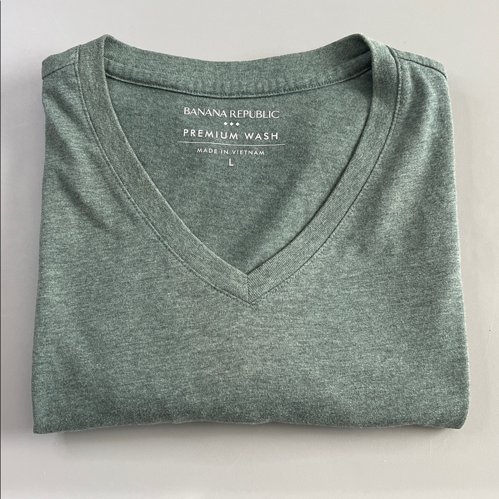 Banana Republic Factory VNeck Short Sleeve TShirt Green Size Large